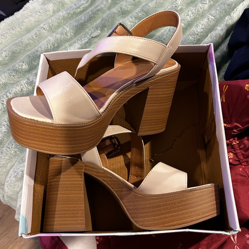 Soda Cream Platform Sandals